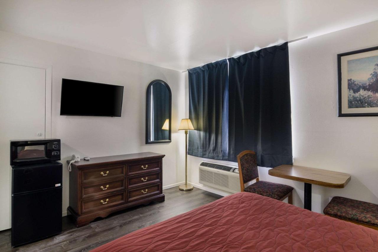 Rodeway Inn & Suites Sidney Historic Downtown I-80 Exteriör bild